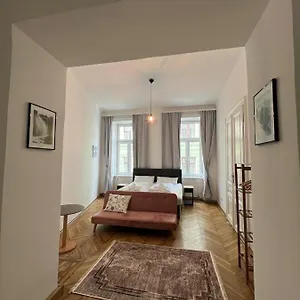 Centrally-located Authentic , Wien Österreich